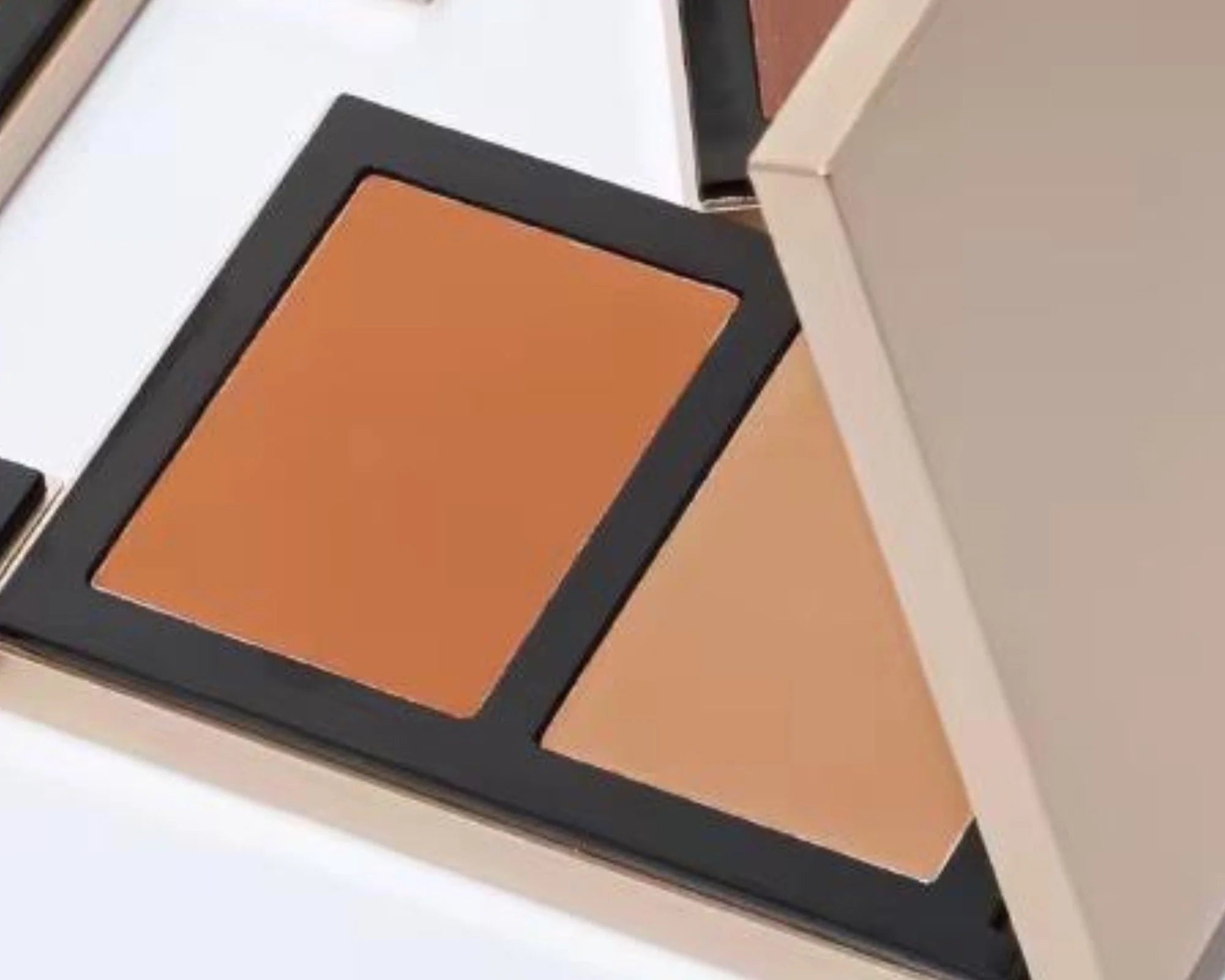 Bronzer Contour Palette.