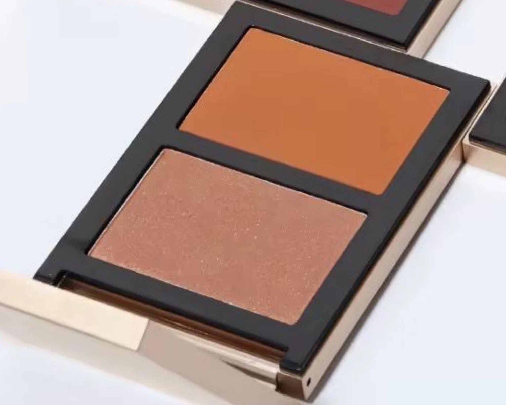 Bronzer Contour Palette.
