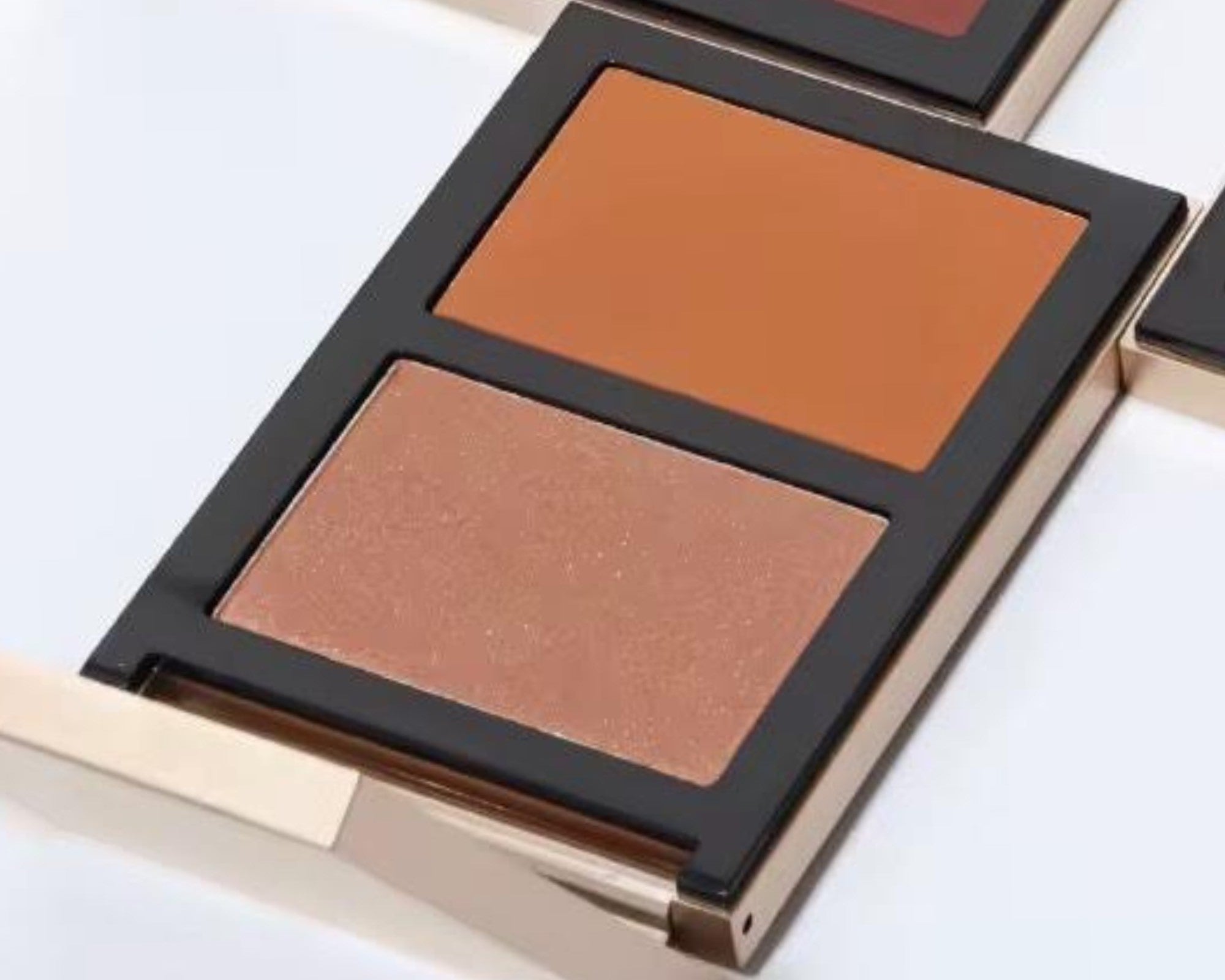 Bronzer Contour Palette.